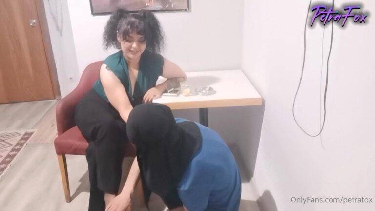 Cuckold kocama, sevgilimin yanına gitmeden önce onla nasıl sevişeceğimi anlattım