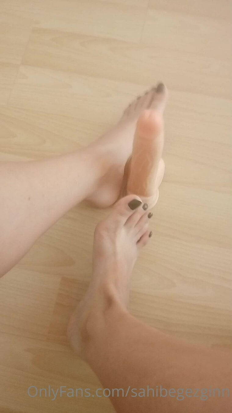 Dildo Footjob