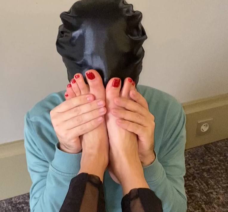 Feet worship 4